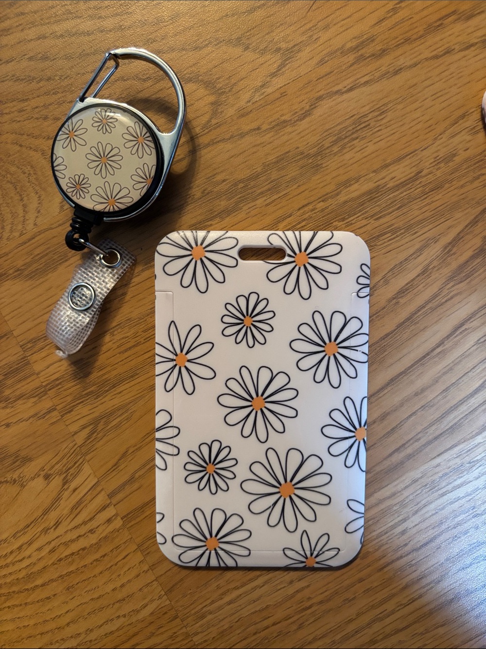 Daisy Pattern Badge Holder with Retractable Reel - White and Orange